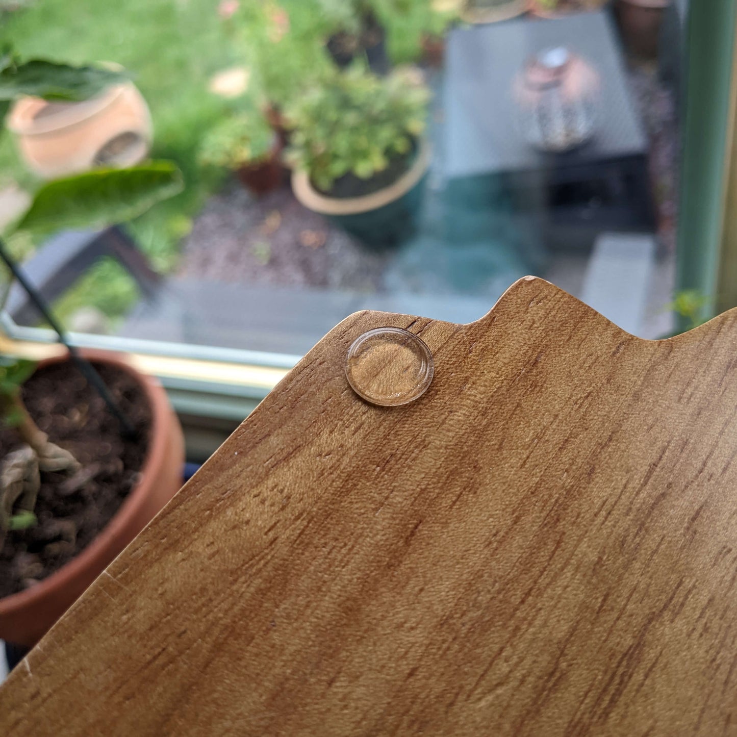 Flat bumper pad used to reduce sliding on a wooden chopping board